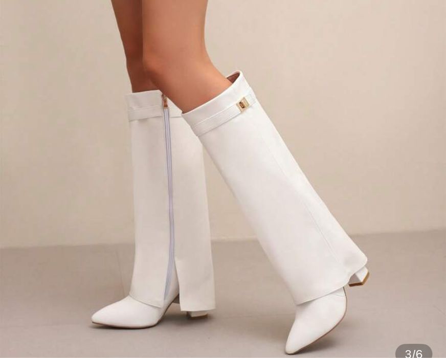 Бели ботуши с прав силует
