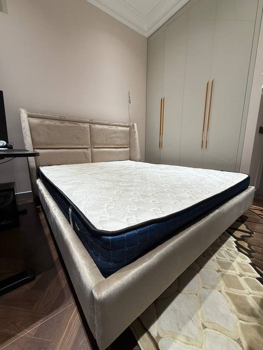 Продается Кровать Queen size