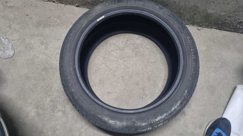 Летни гуми 4 бр.Pirelli 235/45/ R.18 + 2 бр. Michelin 235/45 R18 98V.