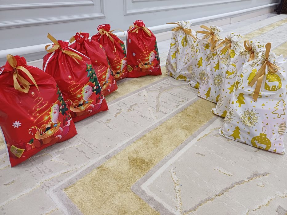 Тиімді бағада ішінде молырақ силықтары бар жаңа-жылдық салықтар.