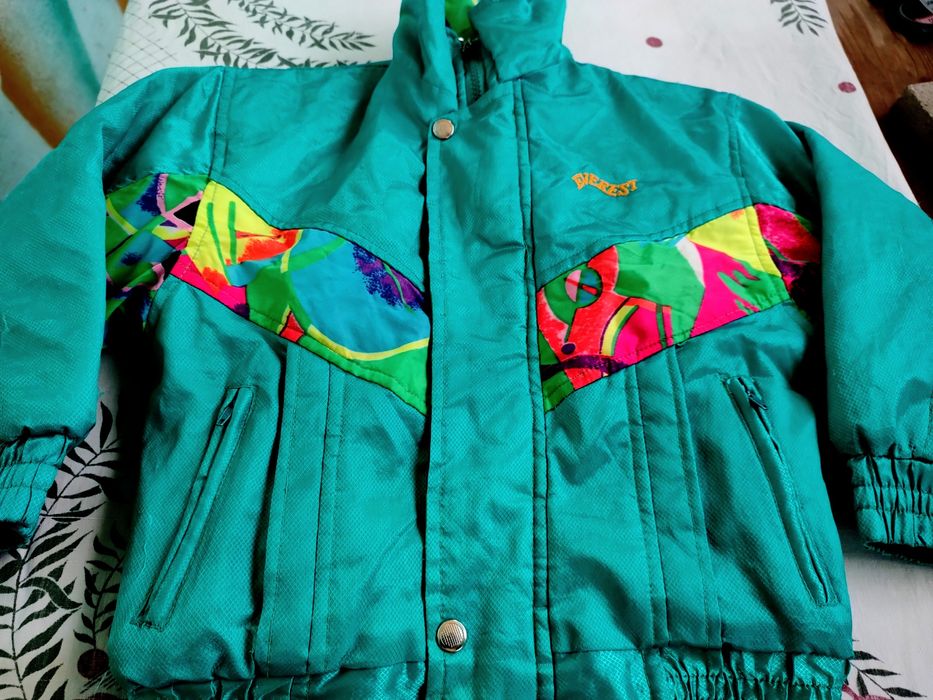 COMBINEZON impermeabil pentru Sky,zăpadă,frig. Vârsta 4-5 ani.