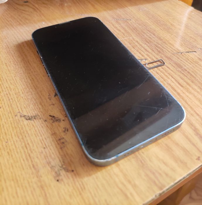 Vand iphone 13 spate spart in rest functional