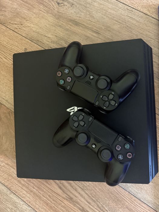 Ps4 pro in stare foarte buna