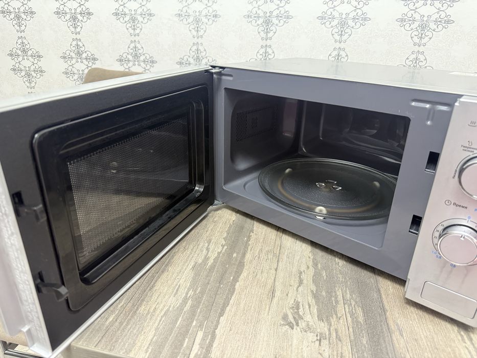Микроволновка Midea