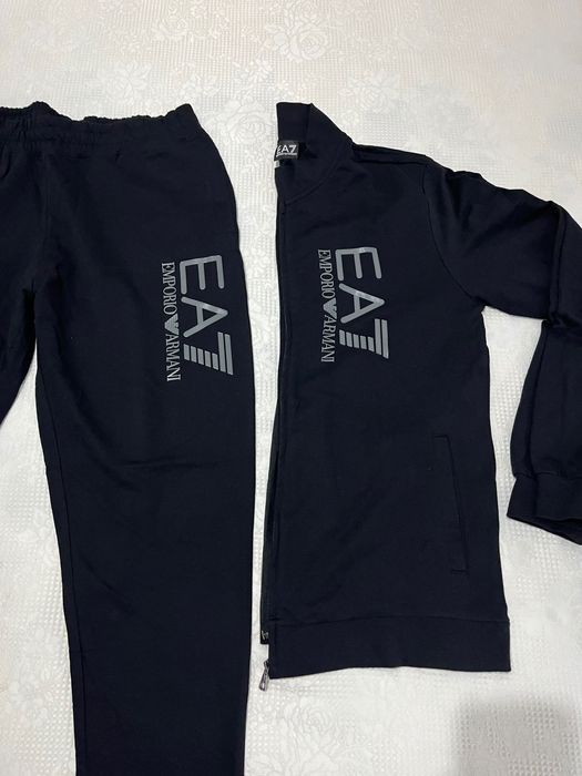 Emporio ARMANİ екип