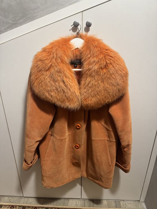 Haina matlasata cu guler blana