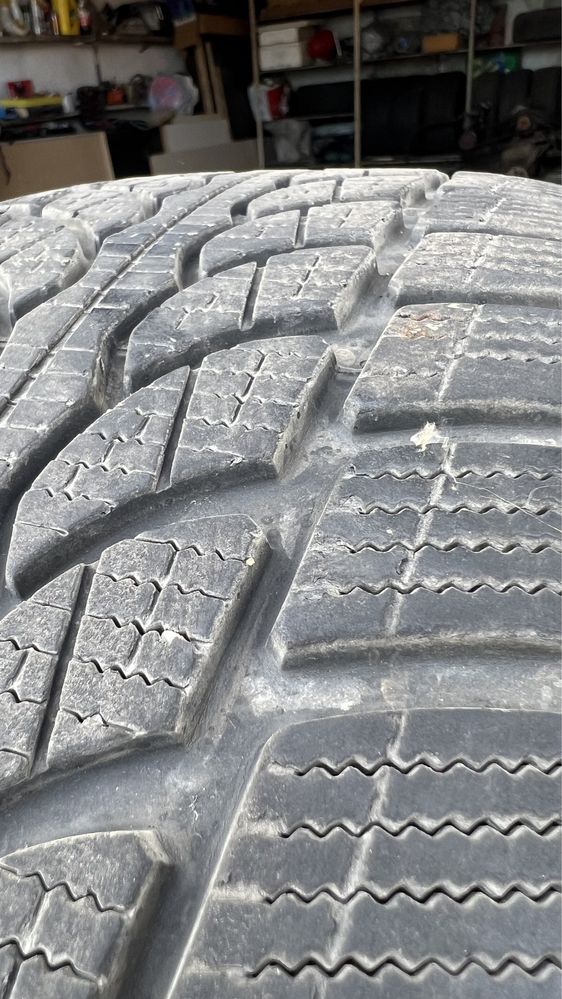 Зимни гуми 215/45R20 BRIDGESTONE