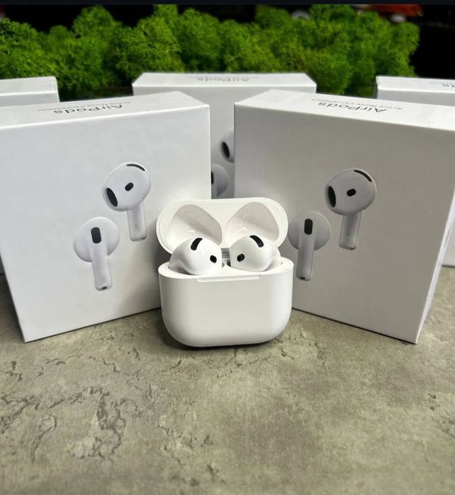 Căști Airpods 4.
