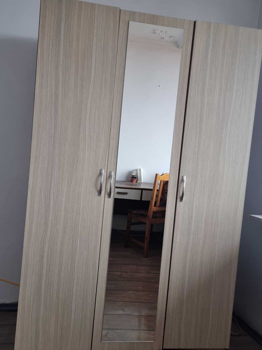 Трикрилен гардероб