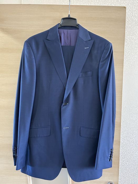 Продаётся мужской костюм