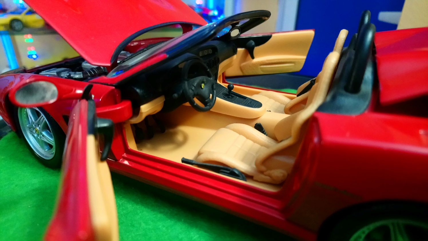 Ferrari 1 :18 550 Barchetta ,Hot wheels Mattel