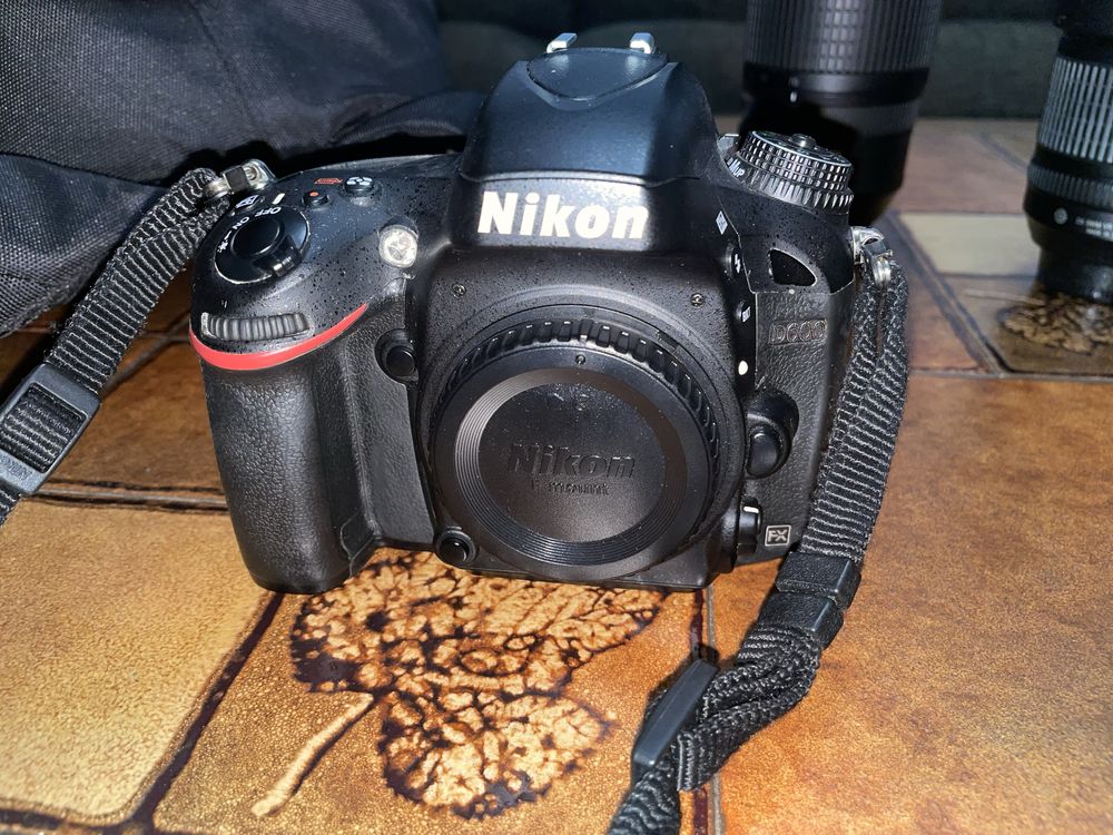 Aparat foto Nikon D600 + accesorii