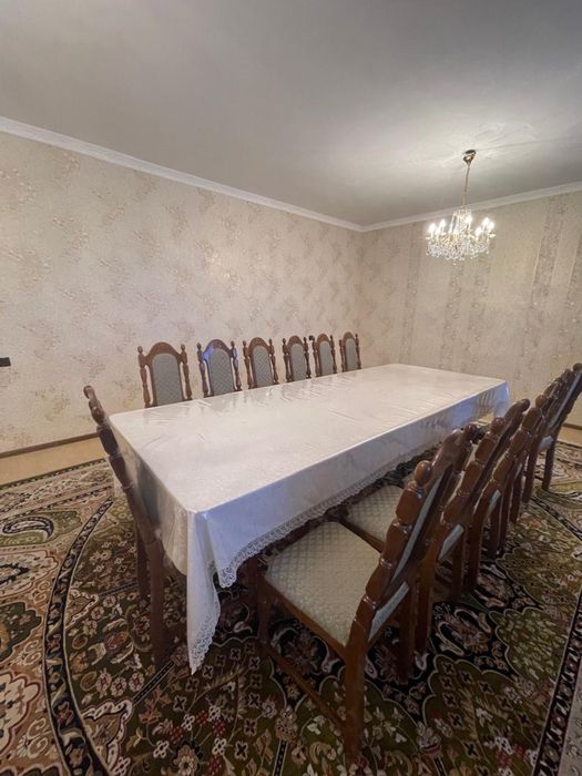 Стол со стульями