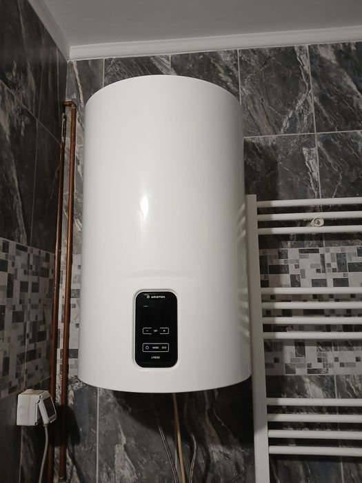 Vând boiler electric Ariston 80 l