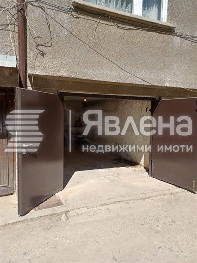 Дава се под наем Гараж / Паркомясто в София, Медицинска академия - 22 кв.м за 135 € - Снимка #1