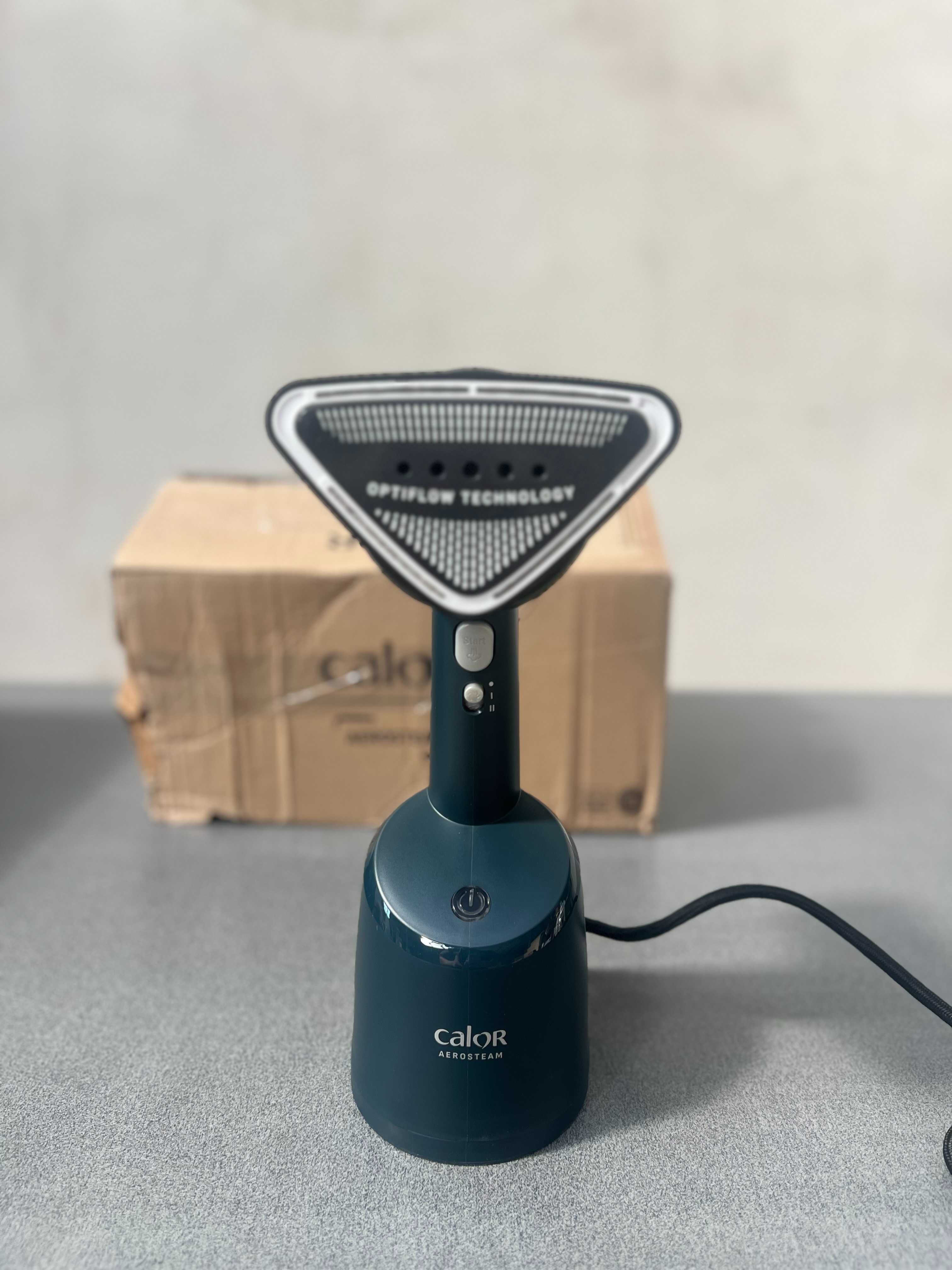 Вертикална парна ютия със засмукваща функция Calor AeroSteam DT9810F0