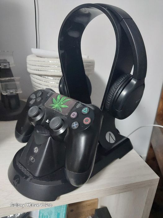 Incarcator joystick PS4 Stealth