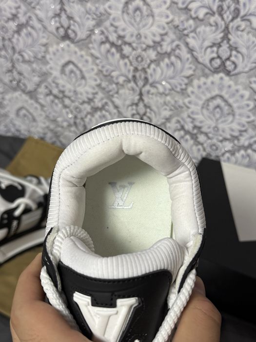 Adidasi Louis Vuitton