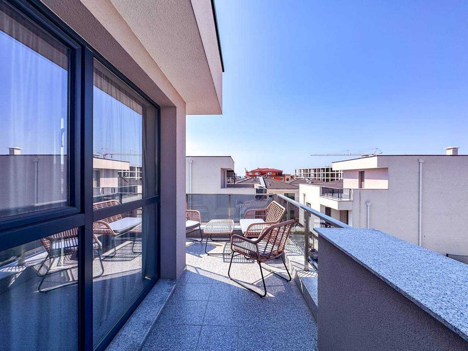 Триетажна модерна къща с двор в Сарафово, Бургас