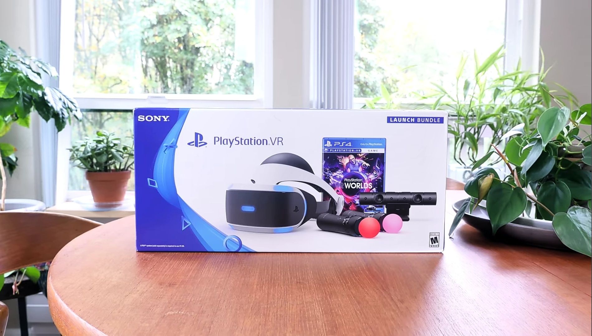 Casca VR PlayStation 4 cu 2 manete move  și joc