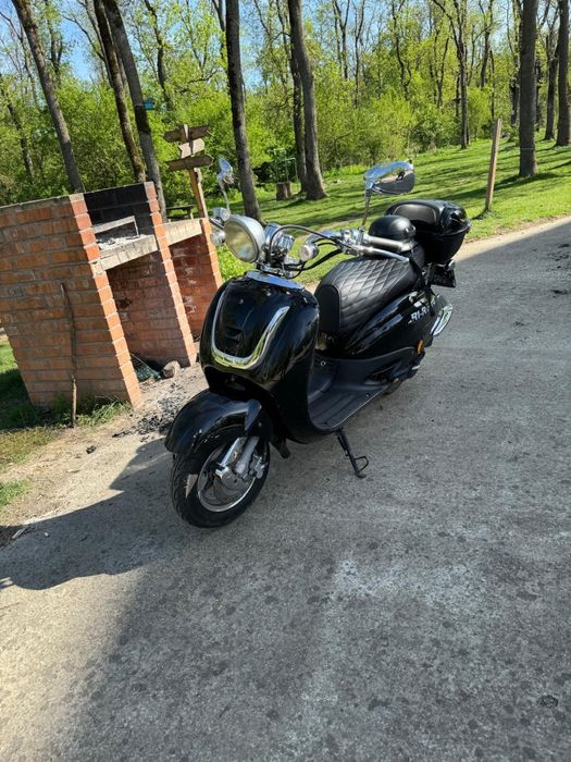Motoreta, benizna, Retro, Znen, Negru