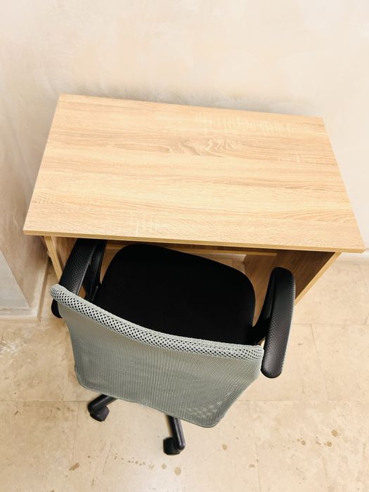 Офис борю със столче