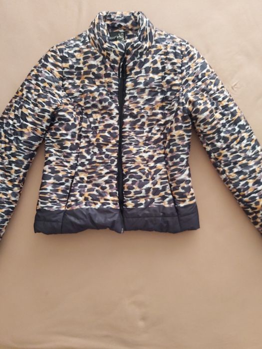 Късо дамско. яке