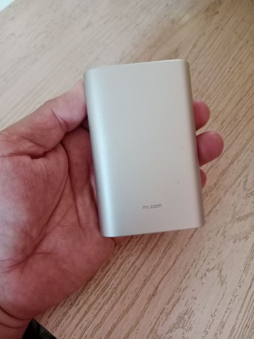 Продам в отличном состоянии paver bank,MI
10000,mAh,3.6v