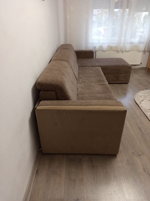 Colțar extensibil pe partea dreapta cu loc de depozitare in ambele păr