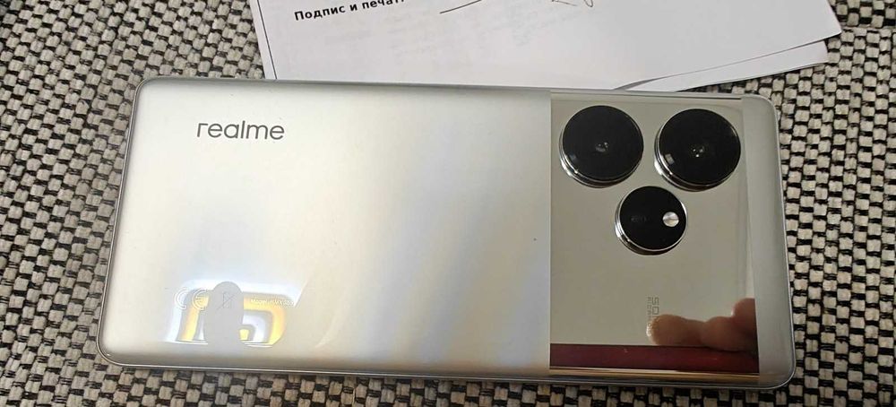 Realme GT6 16-512GB Нов