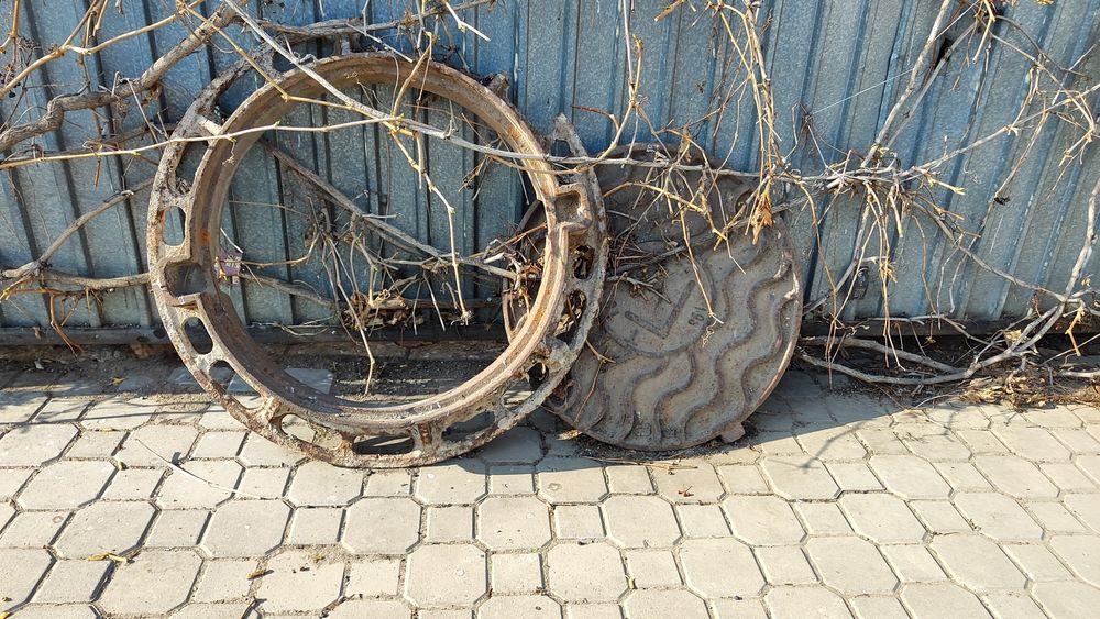 Люк чугунный прочный