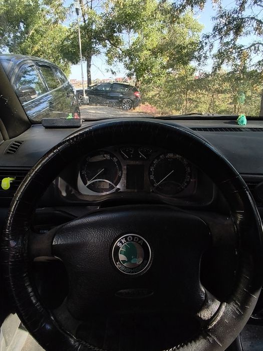 Vand Skoda Octavia 1 pentru dezmembrari