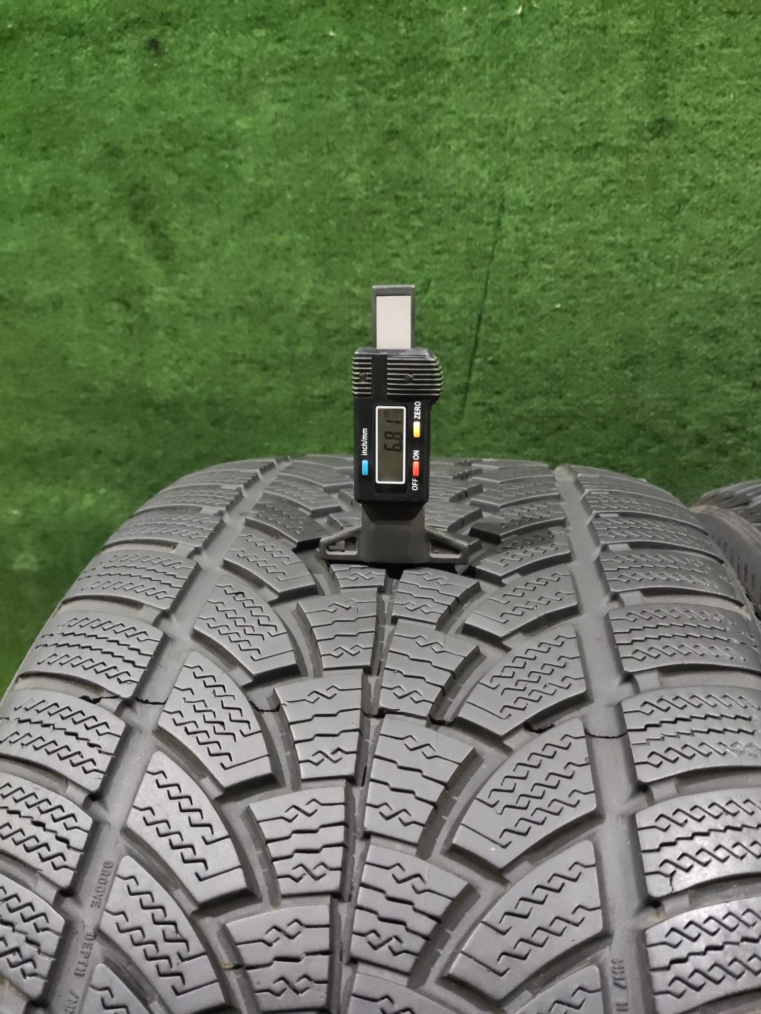 2бр зимни гуми 295/35/18 Nokian WR 
6.8mm
dot21
Добро състояние без ле