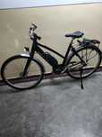 Bicicletă asistată electric cu încărcător și chei