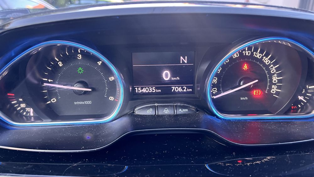 PEUGEOT 2008 1.6 HDI GT LINE  Automatic, new facelift
