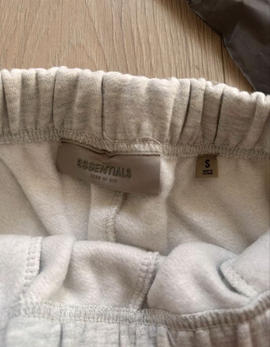 Pantaloni scurti Essentials-Disponibile in toate marimile