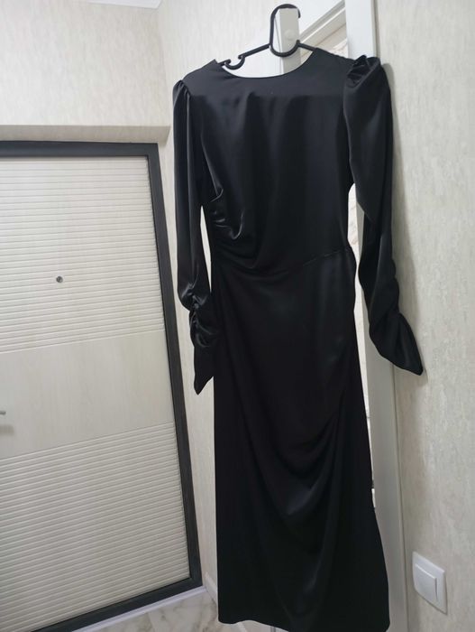 Продам 2  платья