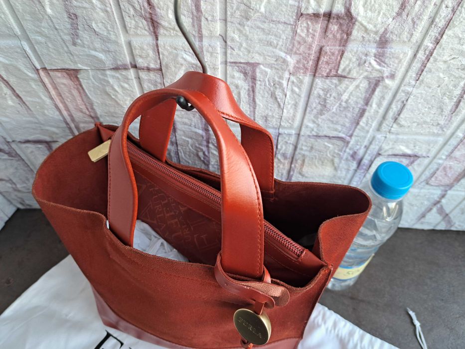 дамска чанта,Furla  малка керемидена чантичка-естествена кожа