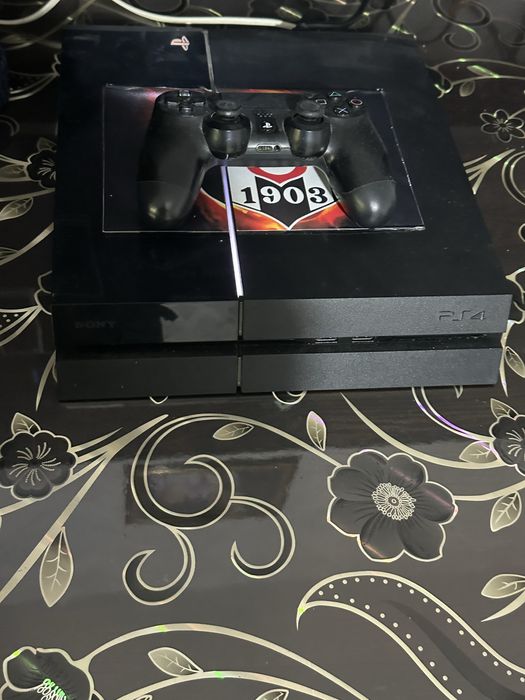 Продавам плийстейшън 4 !!!