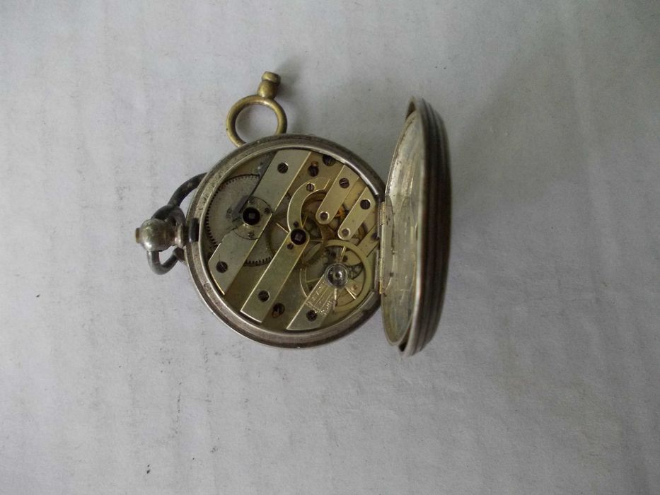 Ceas vechi de buzunar din argint defect B