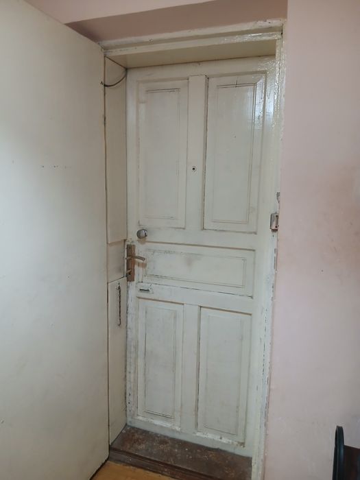 Деревянная дверь