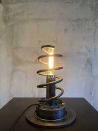 Настолна лампа в индустриален стил - ръчна изработка