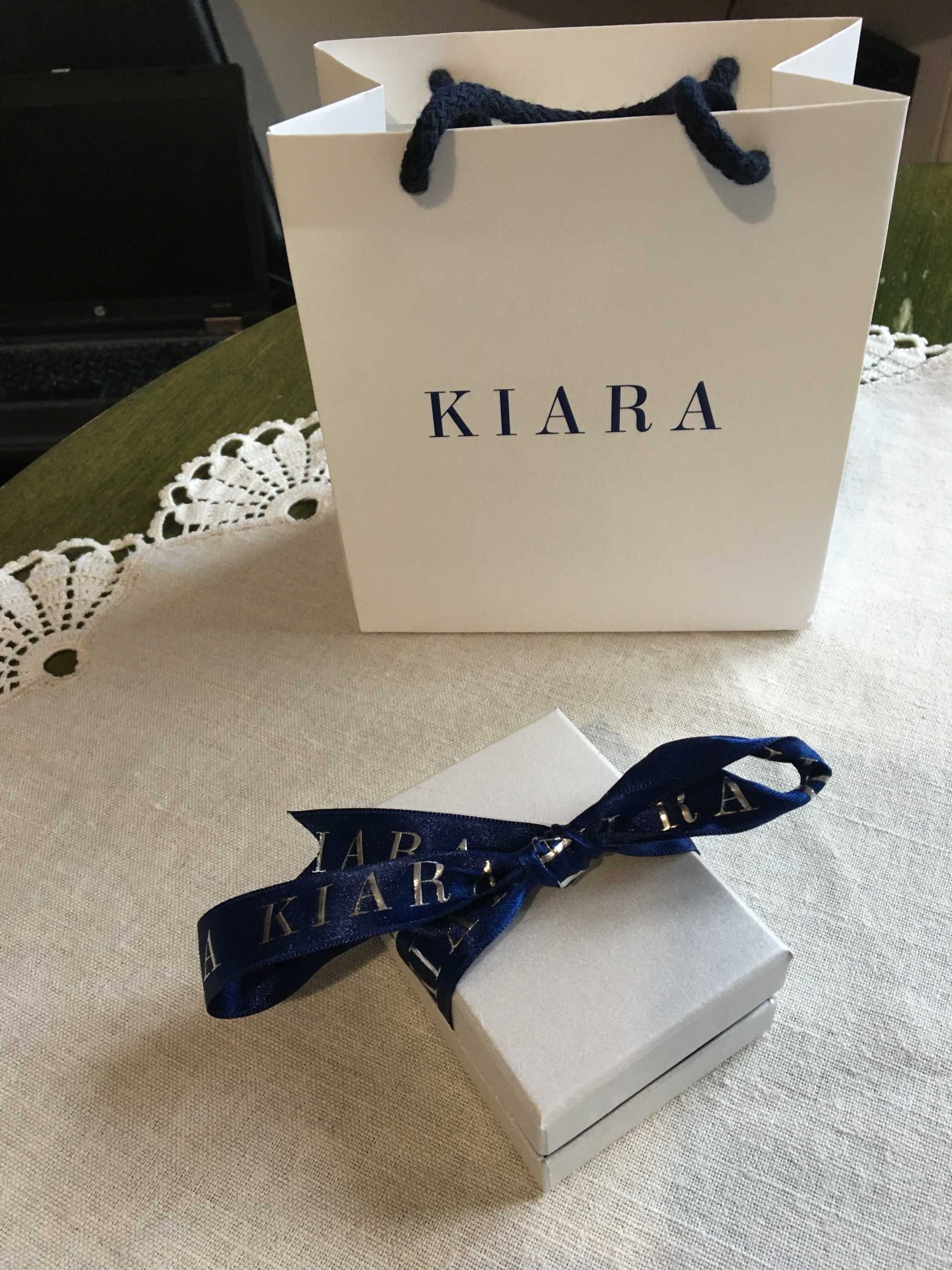 Дамско колие, марка  KIARA, ново,, с фина висулка на силикова връзка