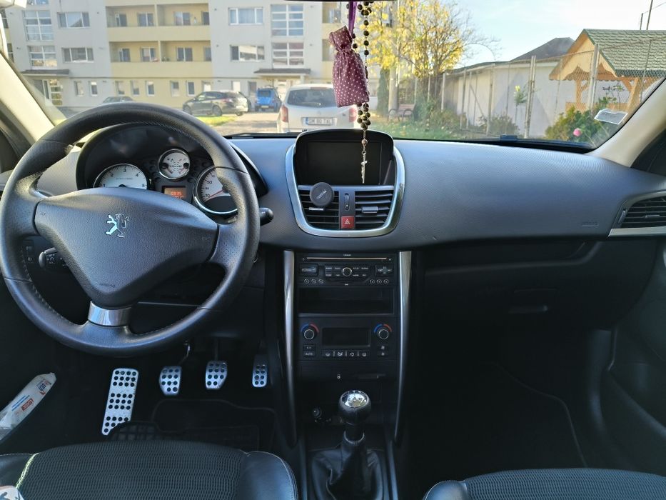 Peugeot 207 SW Cross Outdoor 1,6 DCI an 2011