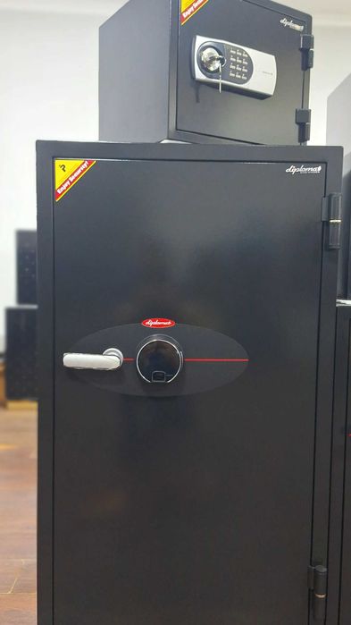 Сейф Seyf Diplomat . Made in Korea. Имеется доставка