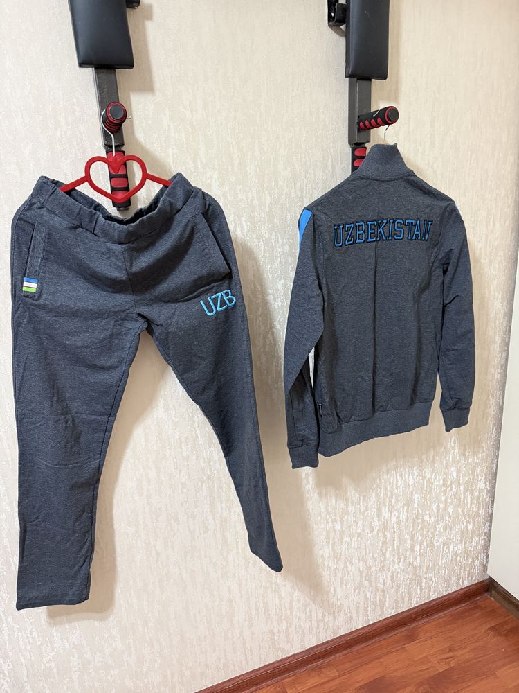 Спортивный костюм