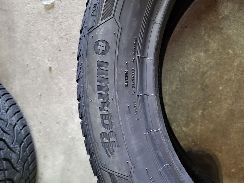 2 anvelope 215 55 R 17 Barum iarna