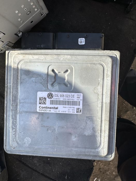 Компютър Ecu за Audi Vw 1.6tdi 105кс 2009-12г 03L906023 Ce