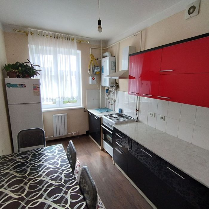 3 хонали, КИУФ олдида,