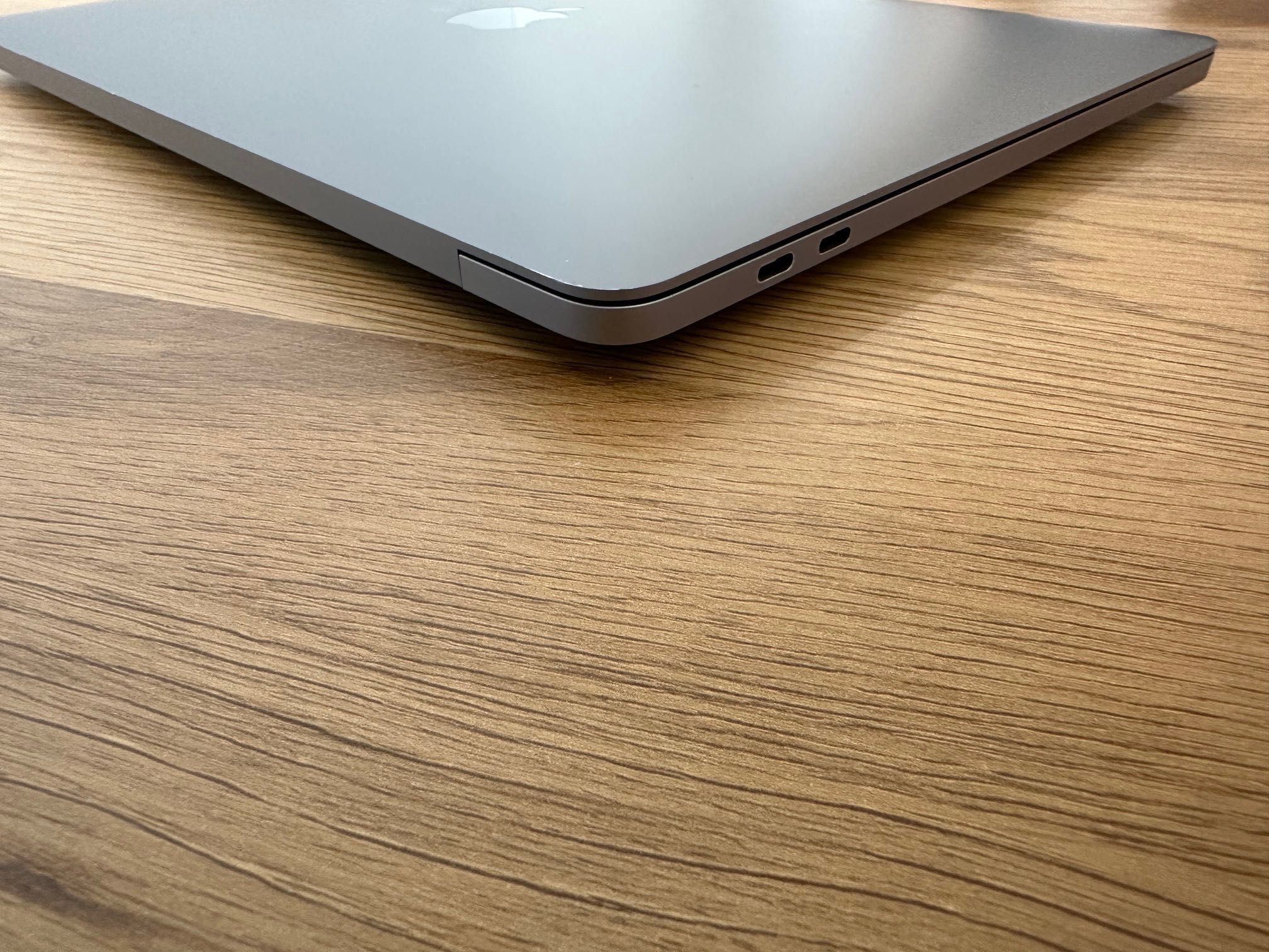 MacBook Pro 13" M1 Chip 8-Core CPU, 8-Core GPU, 16GB RAM, 256 SSD
